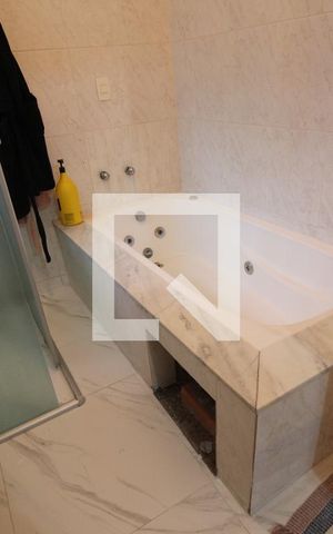 Casa para alugar com 210m², 4 quartos e 3 vagasBanheiro 1