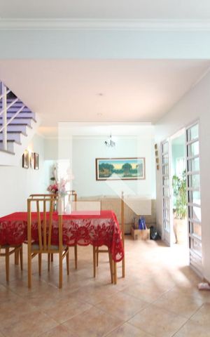 Casa para alugar com 210m², 4 quartos e 3 vagasSala