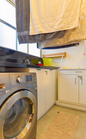 Apartamento à venda com 100m², 2 quartos e sem vaga Apartamento à venda com 100m², 2 quartos e sem vagaArea Serviço