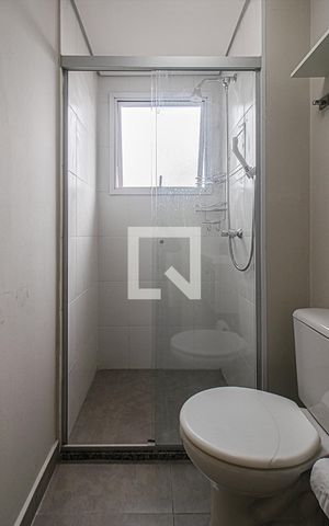 Apartamento à venda com 46m², 2 quartos e 1 vaga Apartamento à venda com 46m², 2 quartos e 1 vagaBanheiro Social