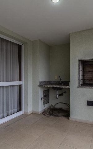 Apartamento à venda com 248m², 4 quartos e 3 vagas Apartamento à venda com 248m², 4 quartos e 3 vagasVaranda