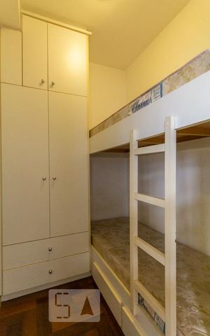 Apartamento à venda com 248m², 4 quartos e 3 vagas Apartamento à venda com 248m², 4 quartos e 3 vagasQuarto de serviço