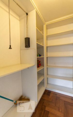 Apartamento à venda com 248m², 4 quartos e 3 vagas Apartamento à venda com 248m², 4 quartos e 3 vagasDespensa