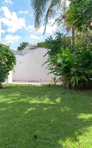 Casa à venda com 300m², 4 quartos e 3 vagas Casa à venda com 300m², 4 quartos e 3 vagasQuintal
