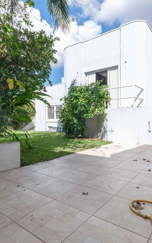 Casa à venda com 300m², 4 quartos e 3 vagas Casa à venda com 300m², 4 quartos e 3 vagasQuintal