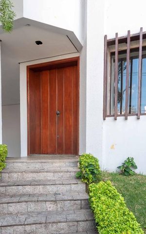 Casa à venda com 300m², 4 quartos e 3 vagas Casa à venda com 300m², 4 quartos e 3 vagasEntrada porta social