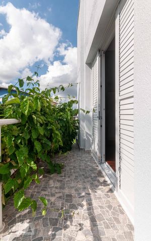 Casa à venda com 300m², 4 quartos e 3 vagas Casa à venda com 300m², 4 quartos e 3 vagasVaranda Suíte Quarto 3