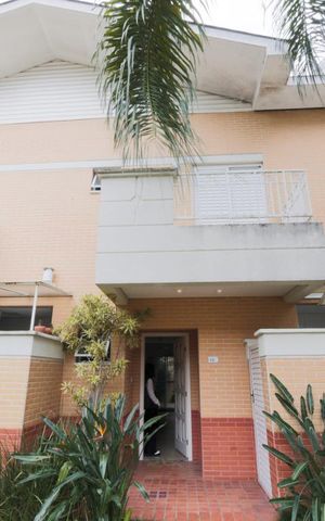 Casa de condomínio para alugar com 120m², 3 quartos e 2 vagas Casa de condomínio para alugar com 120m², 3 quartos e 2 vagasFachada