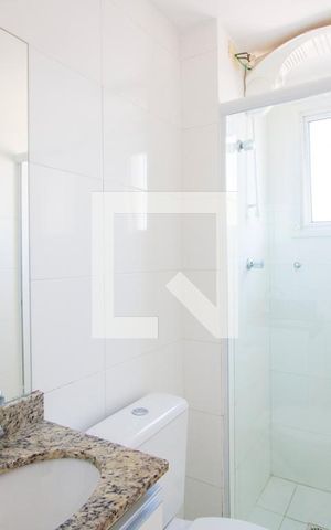 Apartamento para alugar com 58m², 2 quartos e 1 vaga Apartamento para alugar com 58m², 2 quartos e 1 vagaBanheiro social