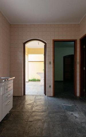 Casa à venda com 360m², 5 quartos e 5 vagas Casa à venda com 360m², 5 quartos e 5 vagasCozinha
