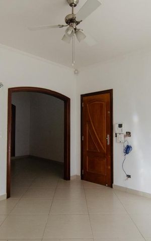 Casa à venda com 200m², 3 quartos e sem vaga Casa à venda com 200m², 3 quartos e sem vagaSala