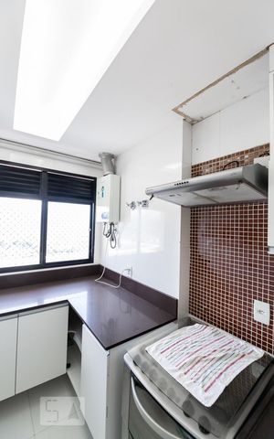 Apartamento para alugar com 144m², 2 quartos e 2 vagasCozinha