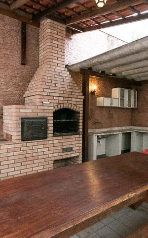 Casa à venda com 400m², 7 quartos e 4 vagasQuintal dos fundos 