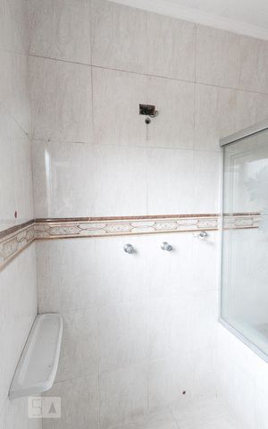 Casa à venda com 400m², 7 quartos e 4 vagasBanheiro da suíte 4 