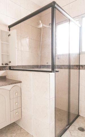 Casa à venda com 400m², 7 quartos e 4 vagasBanheiro da suíte 1 