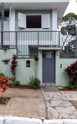 Casa à venda com 146m², 3 quartos e 2 vagasFachada