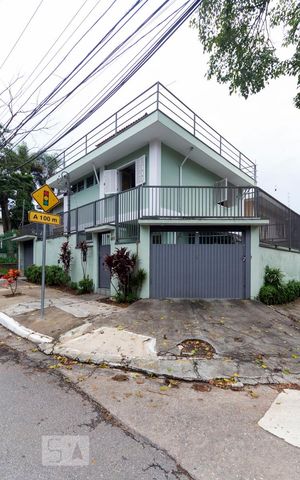 Casa à venda com 146m², 3 quartos e 2 vagasFachada