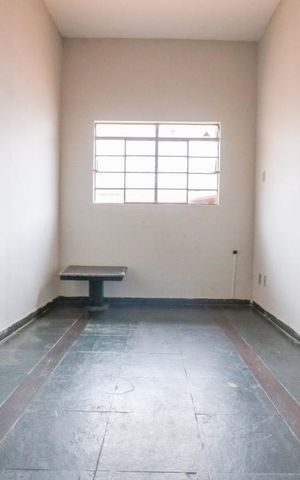 Casa à venda com 300m², 2 quartos e sem vaga Casa à venda com 300m², 2 quartos e sem vagaQuarto