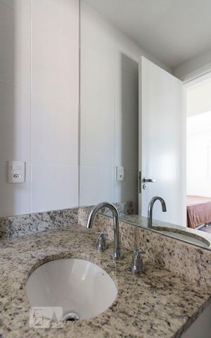 Apartamento para alugar com 61m², 2 quartos e 2 vagasBanheiro social