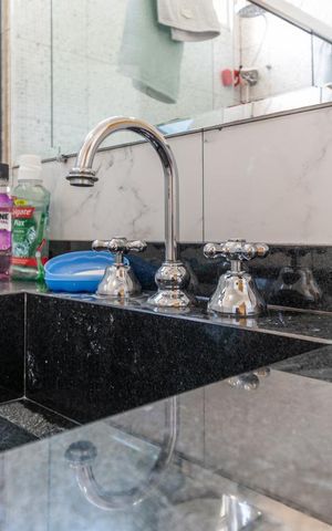 Casa à venda com 350m², 4 quartos e 2 vagas Casa à venda com 350m², 4 quartos e 2 vagasBanheiro Social - Detalhe