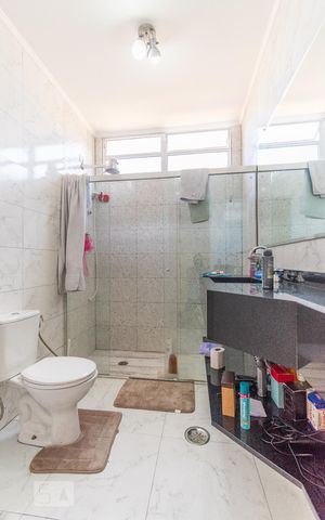 Casa à venda com 350m², 4 quartos e 2 vagas Casa à venda com 350m², 4 quartos e 2 vagasBanheiro Social