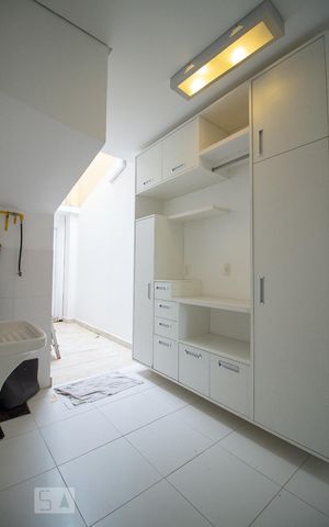 Casa de condomínio à venda com 260m², 4 quartos e 4 vagasÁrea de Serviço