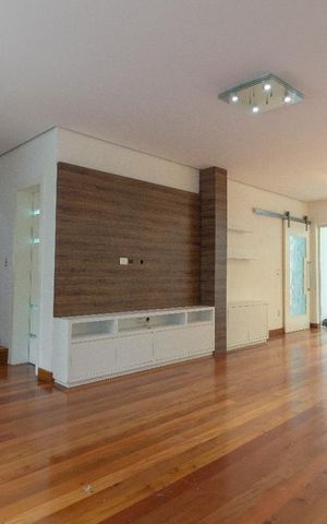Casa de condomínio à venda com 260m², 4 quartos e 4 vagasSala