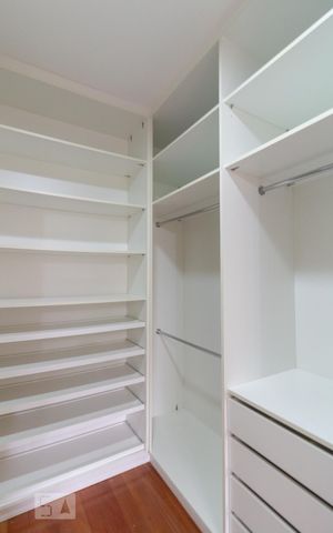 Casa de condomínio à venda com 260m², 4 quartos e 4 vagasCloset - Suíte 2