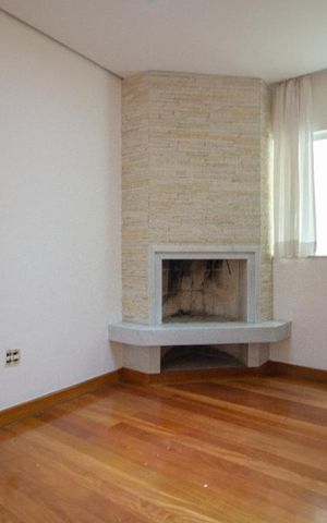 Casa de condomínio à venda com 260m², 4 quartos e 4 vagasSala
