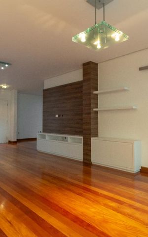 Casa de condomínio à venda com 260m², 4 quartos e 4 vagasSala