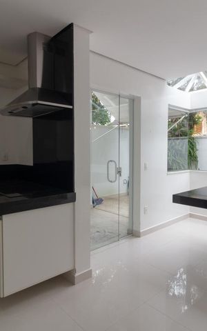 Casa de condomínio à venda com 260m², 4 quartos e 4 vagasCozinha