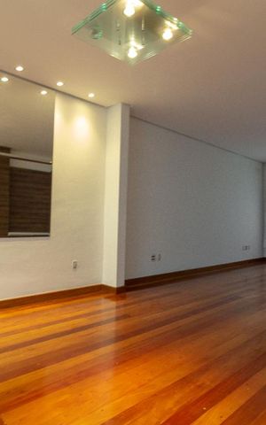 Casa de condomínio à venda com 260m², 4 quartos e 4 vagasSala
