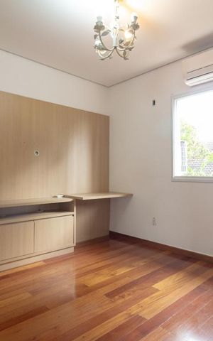 Casa de condomínio à venda com 260m², 4 quartos e 4 vagasSuíte 2