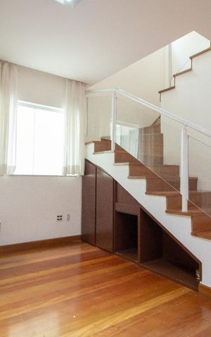 Casa de condomínio à venda com 260m², 4 quartos e 4 vagasSala