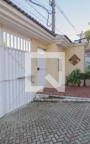 Casa à venda com 240m², 3 quartos e 3 vagas Casa à venda com 240m², 3 quartos e 3 vagasÁrea comum