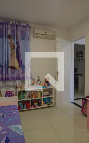 Casa à venda com 240m², 3 quartos e 3 vagas Casa à venda com 240m², 3 quartos e 3 vagasQuarto 1