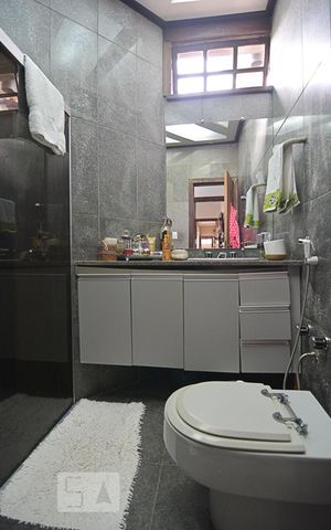 Casa à venda com 760m², 6 quartos e 8 vagasBanheiro suíte 2