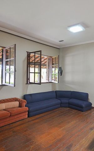 Casa à venda com 760m², 6 quartos e 8 vagasSala