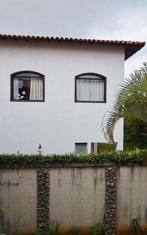 Casa à venda com 760m², 6 quartos e 8 vagasVista