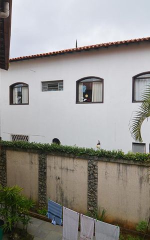 Casa à venda com 760m², 6 quartos e 8 vagasVista