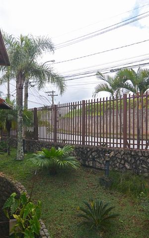 Casa à venda com 760m², 6 quartos e 8 vagasVista