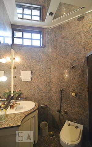 Casa à venda com 760m², 6 quartos e 8 vagasBanheiro suíte 4