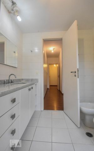 Apartamento para alugar com 184m², 3 quartos e sem vaga Apartamento para alugar com 184m², 3 quartos e sem vagaBanheiro Suíte 01