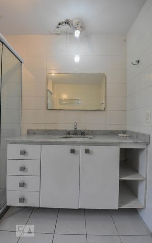 Apartamento para alugar com 184m², 3 quartos e sem vaga Apartamento para alugar com 184m², 3 quartos e sem vagaBanheiro Suíte 01