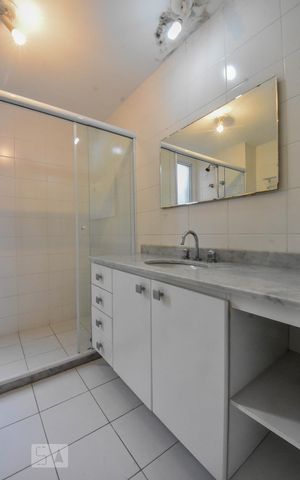 Apartamento para alugar com 184m², 3 quartos e sem vaga Apartamento para alugar com 184m², 3 quartos e sem vagaBanheiro Suíte 01