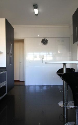 Apartamento à venda com 150m², 3 quartos e 2 vagasCozinha