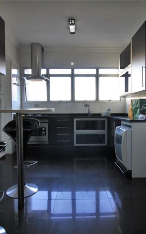 Apartamento à venda com 150m², 3 quartos e 2 vagasCozinha