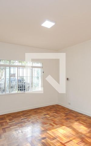 Casa à venda com 200m², 4 quartos e 2 vagas Casa à venda com 200m², 4 quartos e 2 vagasSala