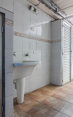 Casa para alugar com 350m², 4 quartos e 4 vagas Casa para alugar com 350m², 4 quartos e 4 vagasÁrea de Serviço