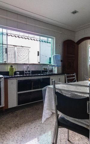 Casa para alugar com 350m², 4 quartos e 4 vagas Casa para alugar com 350m², 4 quartos e 4 vagasCozinha
